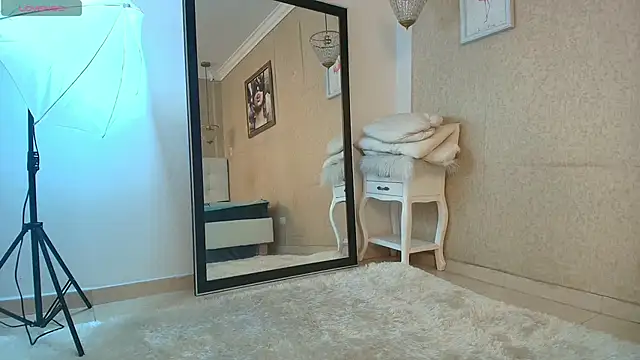 Miladiosa online show from 12-18-25, 06:23