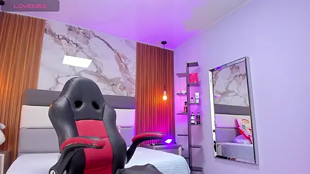 ROSIE MOSS online show from 11-24-25, 07:25