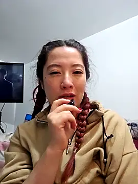 Snapshot of lunnaa_ chatting on 03-21-26, 05:19 lunnaa online show from 03-21-26, 05:19