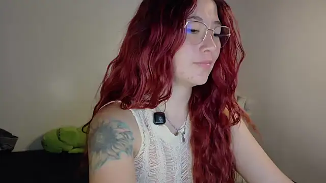 Snapshot of lunnaa_ chatting on 05-17-26, 01:38 lunnaa online show from 05-17-26, 01:38