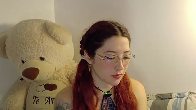 Snapshot of lunnaa_ chatting on 05-08-26, 04:05 lunnaa online show from 05-08-26, 04:05