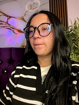 Snapshot of sara_roy04_ chatting on 09-26-25, 03:57 sara roy04  online show from 09-26-25, 03:57