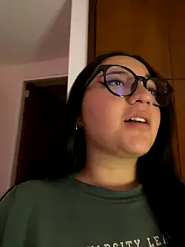 Snapshot of sara_roy04_ chatting on 09-12-25, 03:28 sara roy04  online show from 09-12-25, 03:28