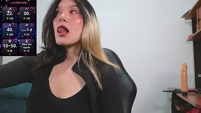 Snapshot of Sweetlolita chatting on 10-21-25, 05:18 Sweetlolita online show from 10-21-25, 05:18