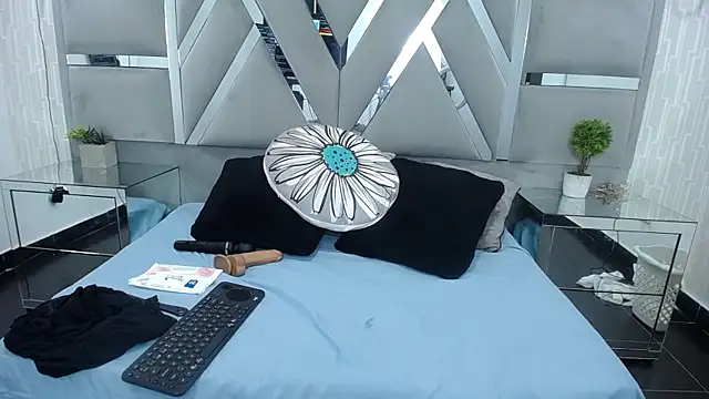 MonzerratBoyer online show from 01-11-26, 07:21