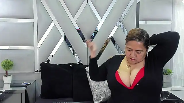 MonzerratBoyer online show from 04-17-26, 06:22