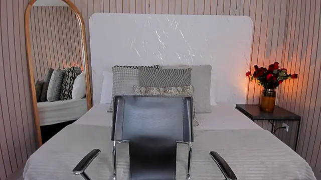 Snapshot of EmelyParker chatting on 04-22-26, 02:07 EmelyParker online show from 04-22-26, 02:07
