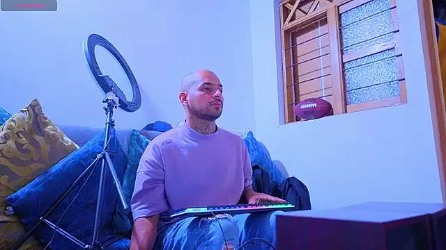 tomas smith1 online show from 10-22-25, 12:21