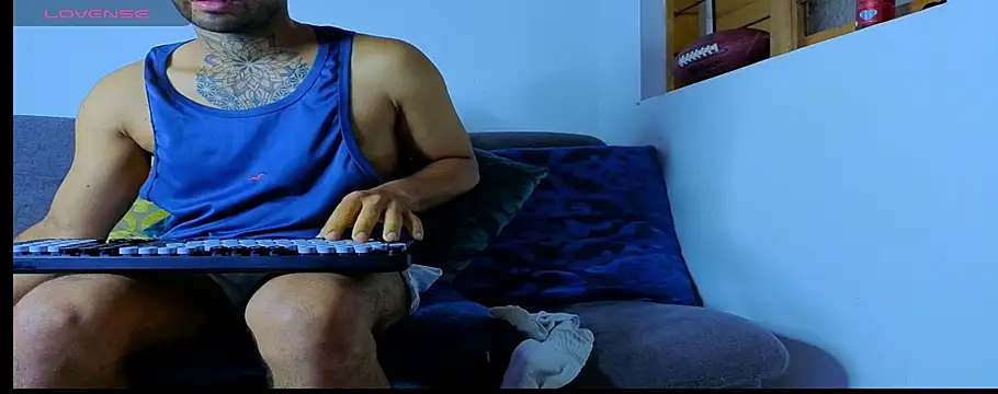 Snapshot of tomas_smith1 chatting on 05-19-26, 10:11 tomas smith1 online show from 05-19-26, 10:11