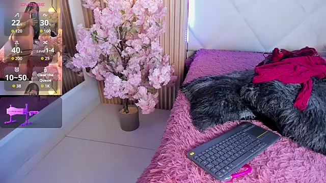 veronica hill  online show from 06-24-26, 08:06