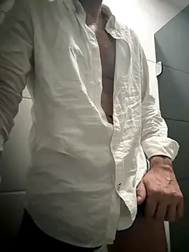 Snapshot of Sedutor420 chatting on 10-18-25, 03:30 Sedutor420 online show from 10-18-25, 03:30