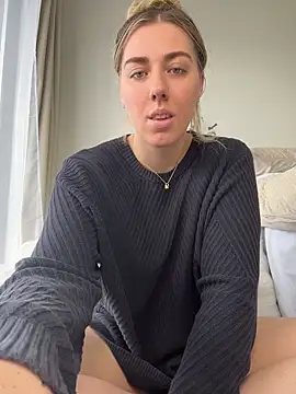 Snapshot of louiseberkeley chatting on 05-12-26, 11:44 louiseberkeley online show from 05-12-26, 11:44
