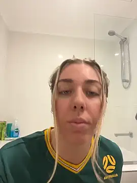 louiseberkeley online show from 06-26-26, 04:40