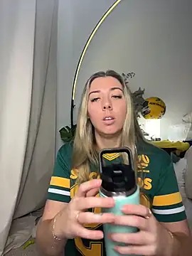 louiseberkeley online show from 06-17-26, 02:44