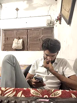 Snapshot of yashuuuu021 chatting on 10-22-25, 04:28 yashuuuu021 online show from 10-22-25, 04:28