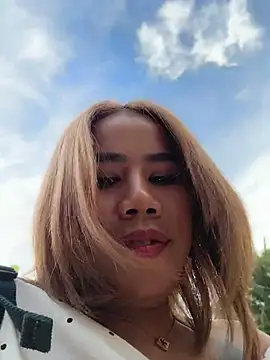 Snapshot of Kath_C chatting on 05-16-26, 10:36 Kath C online show from 05-16-26, 10:36