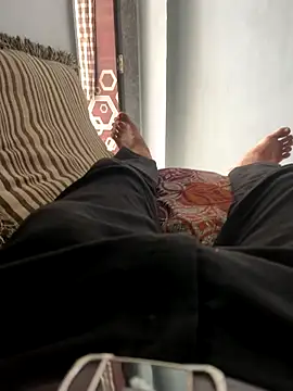 Snapshot of NoddingScorpion chatting on 10-27-25, 08:37 NoddingScorpion online show from 10-27-25, 08:37