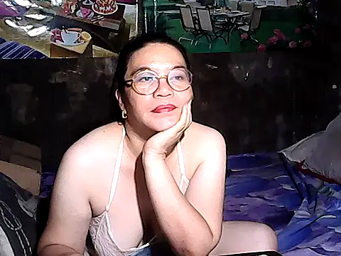 Snapshot of Adeline05 chatting on 09-14-25, 09:26 Adeline05 online show from 09-14-25, 09:26