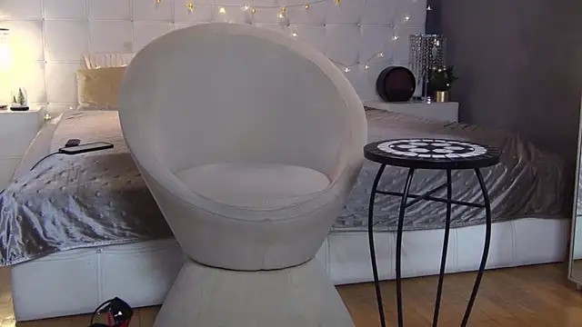 LadyValeriaXO online show from 12-20-25, 12:30