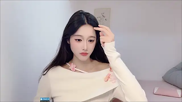 Snapshot of R_R6 chatting on 10-06-25, 01:56 R R6 online show from 10-06-25, 01:56