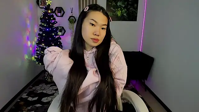 LunaPurrr online show from 12-16-25, 12:26