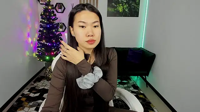 LunaPurrr online show from 12-15-25, 12:05