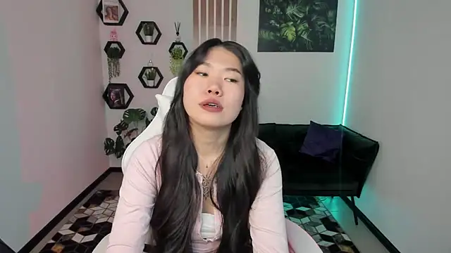 LunaPurrr online show from 11-17-25, 01:09