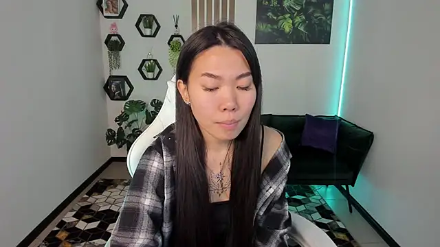 LunaPurrr online show from 11-23-25, 11:37