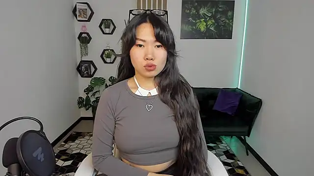 LunaPurrr online show from 11-13-25, 01:09