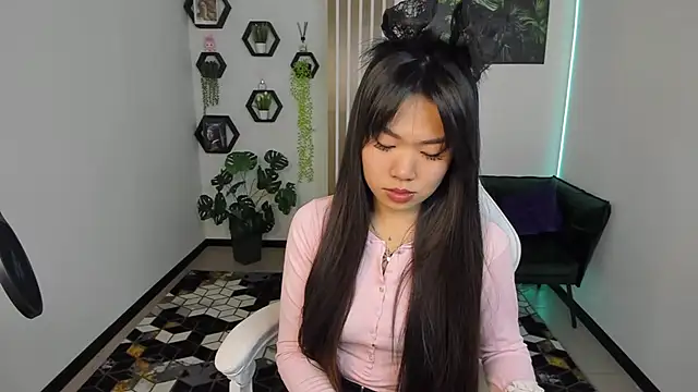 Snapshot of LunaPurrr chatting on 10-13-25, 11:16 LunaPurrr online show from 10-13-25, 11:16