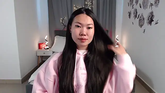 Snapshot of LunaPurrr chatting on 09-08-25, 11:04 LunaPurrr online show from 09-08-25, 11:04