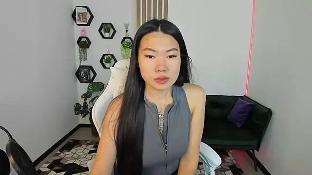 Snapshot of LunaPurrr chatting on 09-22-25, 11:00 LunaPurrr online show from 09-22-25, 11:00