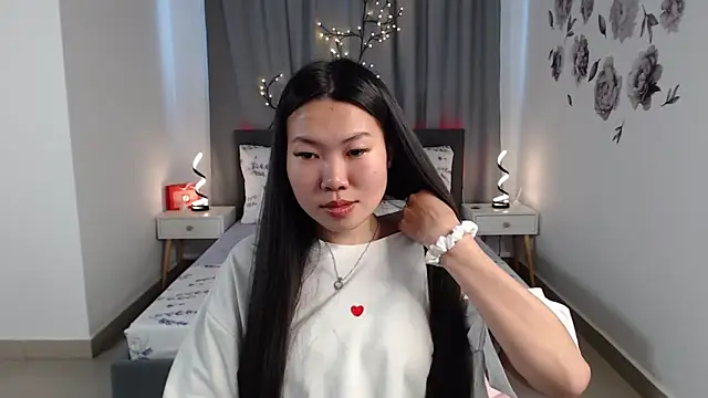 Snapshot of LunaPurrr chatting on 09-09-25, 11:25 LunaPurrr online show from 09-09-25, 11:25