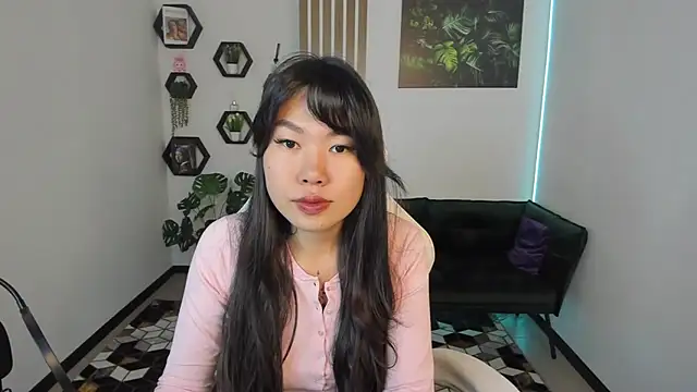 Snapshot of LunaPurrr chatting on 10-05-25, 11:17 LunaPurrr online show from 10-05-25, 11:17