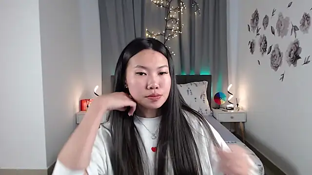 Snapshot of LunaPurrr chatting on 09-17-25, 06:37 LunaPurrr online show from 09-17-25, 06:37