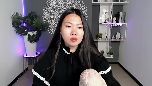 Snapshot of LunaPurrr chatting on 09-18-25, 12:13 LunaPurrr online show from 09-18-25, 12:13