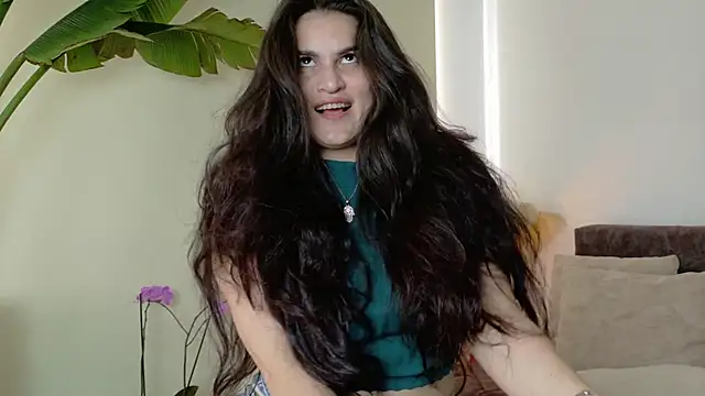 Snapshot of lizdevine chatting on 10-17-25, 06:43 lizdevine online show from 10-17-25, 06:43