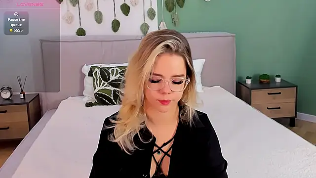 Snapshot of PrincessSlay chatting on 10-03-25, 05:42 PrincessSlay online show from 10-03-25, 05:42