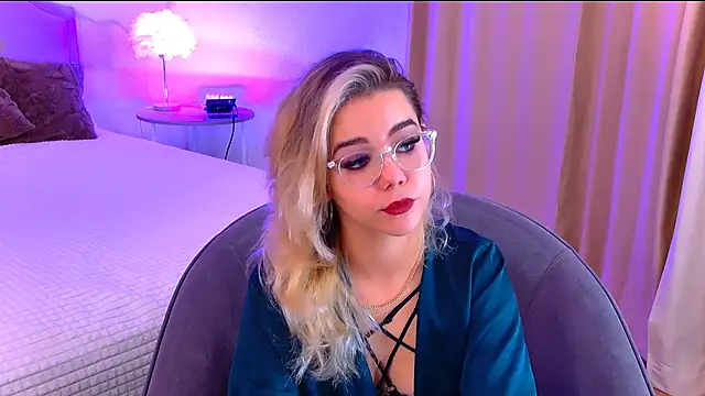 Snapshot of PrincessSlay chatting on 09-19-25, 05:33 PrincessSlay online show from 09-19-25, 05:33
