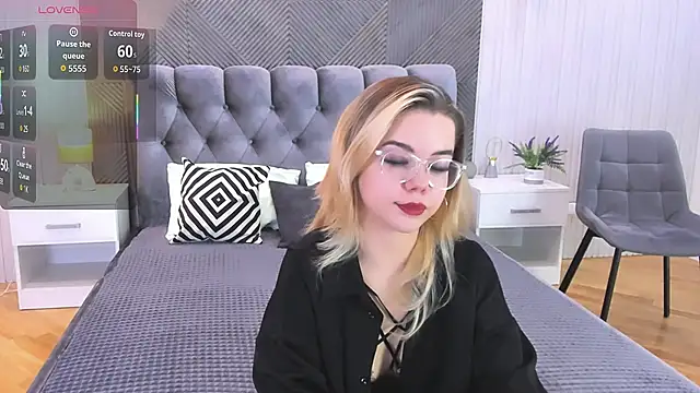Snapshot of PrincessSlay chatting on 10-23-25, 05:28 PrincessSlay online show from 10-23-25, 05:28