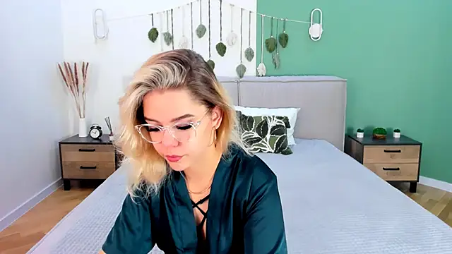 Snapshot of PrincessSlay chatting on 09-16-25, 05:19 PrincessSlay online show from 09-16-25, 05:19