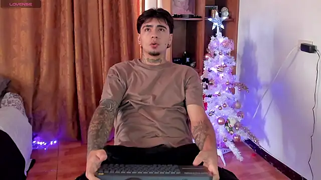 Snapshot of JamesDeker chatting on 12-20-25, 12:52 JamesDeker online show from 12-20-25, 12:52