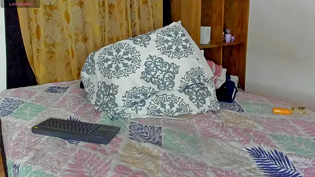 Snapshot of JamesDeker chatting on 01-08-26, 12:55 JamesDeker online show from 01-08-26, 12:55
