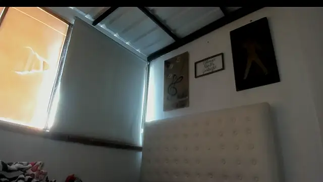 Snapshot of Roxannelorence_ chatting on 10-14-25, 01:45 Roxannelorence online show from 10-14-25, 01:45