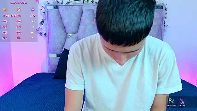 lana and liam  online show from 04-10-26, 10:22