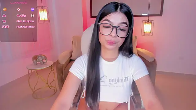 Snapshot of Melina_Rouge chatting on 04-17-26, 07:17 Melina Rouge online show from 04-17-26, 07:17