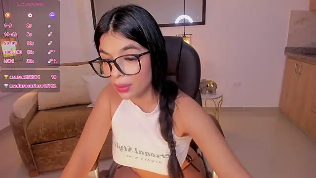 Snapshot of Melina_Rouge chatting on 08-03-26, 08:48 Melina Rouge online show from 08-03-26, 08:48
