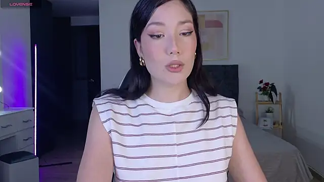 Snapshot of Eliih_01 chatting on 11-22-25, 03:49 Eliih 01 online show from 11-22-25, 03:49