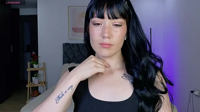 Snapshot of Eliih_01 chatting on 10-04-25, 02:13 Eliih 01 online show from 10-04-25, 02:13