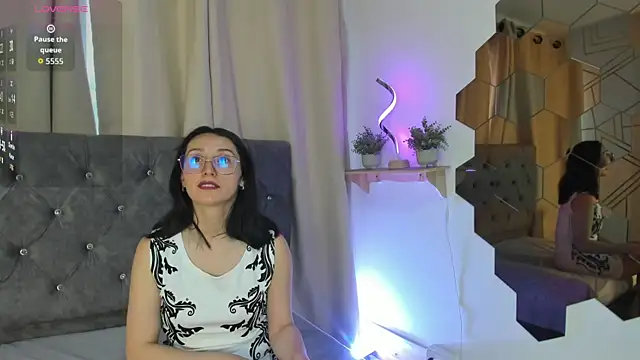Ginevra esposito online show from 07-15-26, 12:45